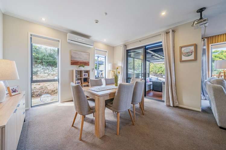 27 Percy Kinsman Crescent Riverstone Terraces_11