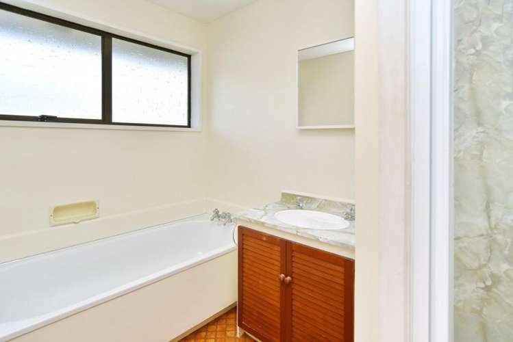 2/1 Mapledale Place Halswell_10