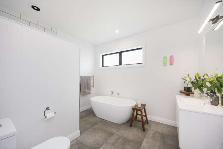 51 View Road Halcombe_21