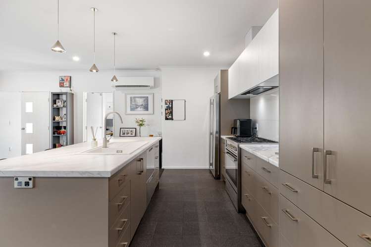 56 Broomfield Terrace Burwood_8