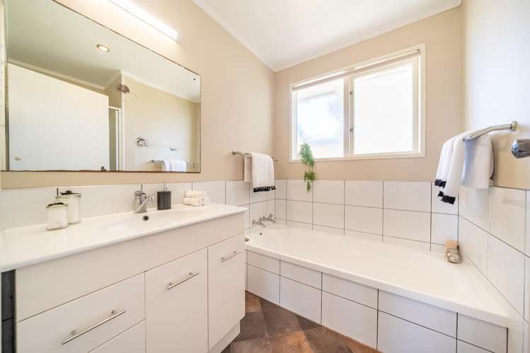 41 Waipounamu Drive Kelson_19