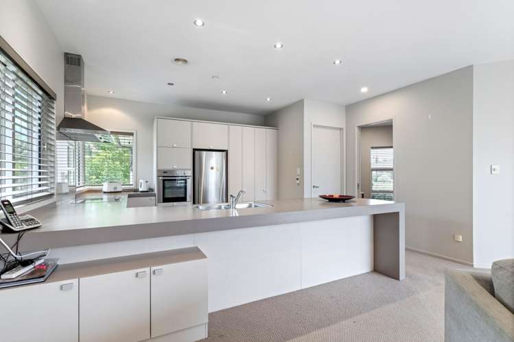 4 Links Drive Waiwhakaiho_11