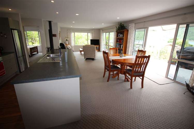 1736 Queen Charlotte Drive Anakiwa and Surrounds_8