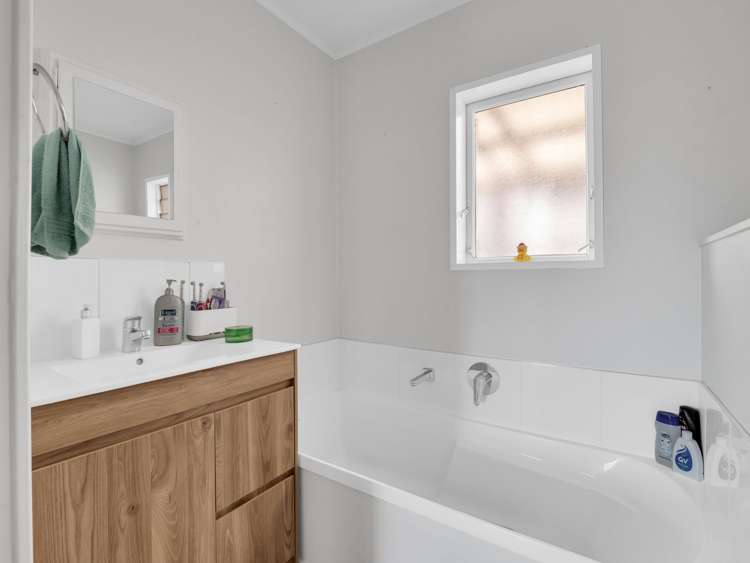 18a Sylvan Crescent Te Atatu South_12