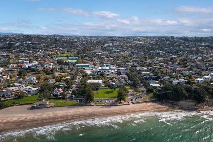 17/423-427 Beach Road_5