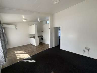 2/160 Kamo Road_3