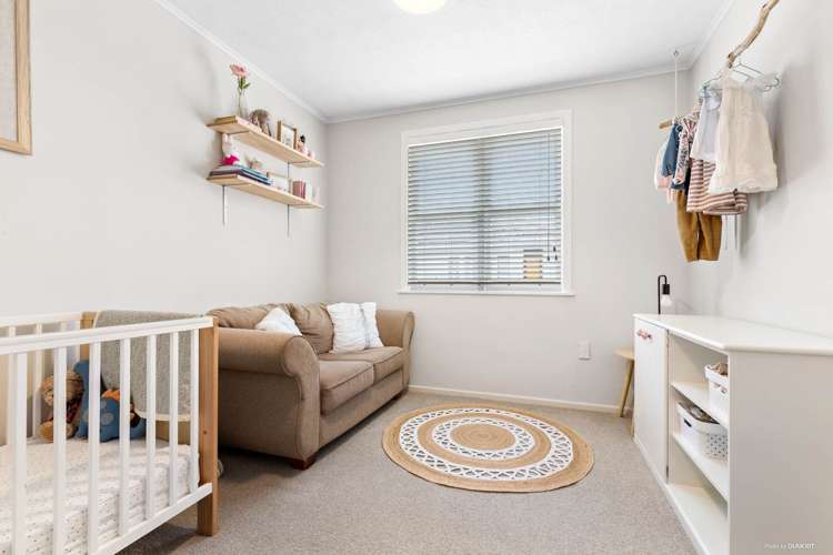 37b Cobham Crescent Kelston_10