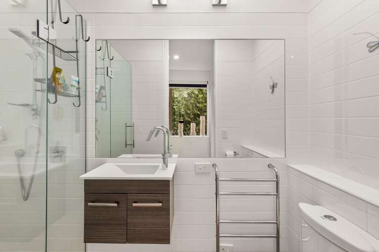110B Clyde Street Island Bay_13