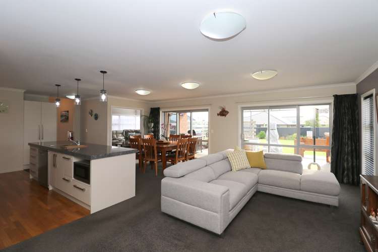 21 Sunrise Drive Seaward Bush_11