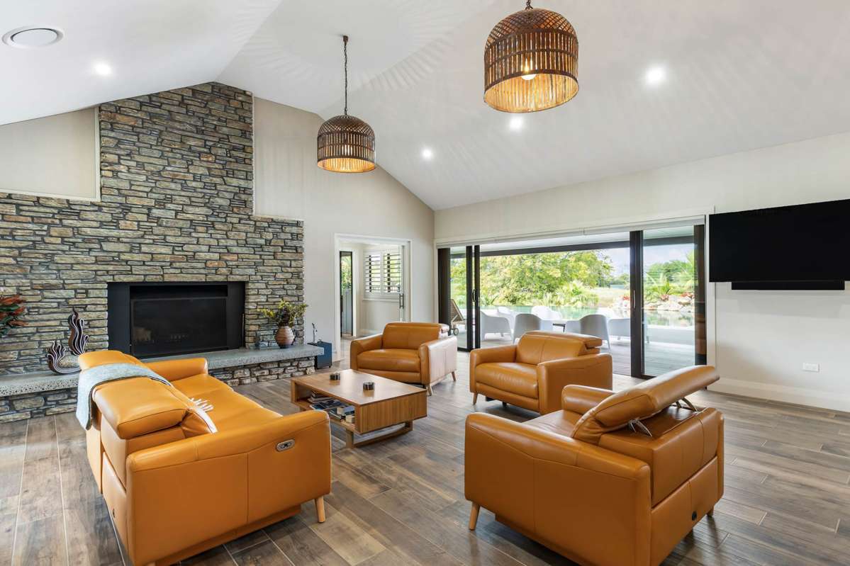 1565 Great South Road_4