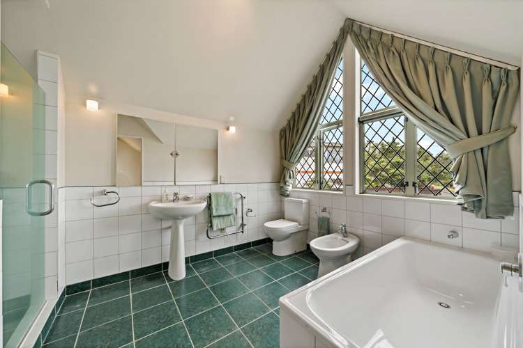 8 Lilac Grove Hillsborough_21