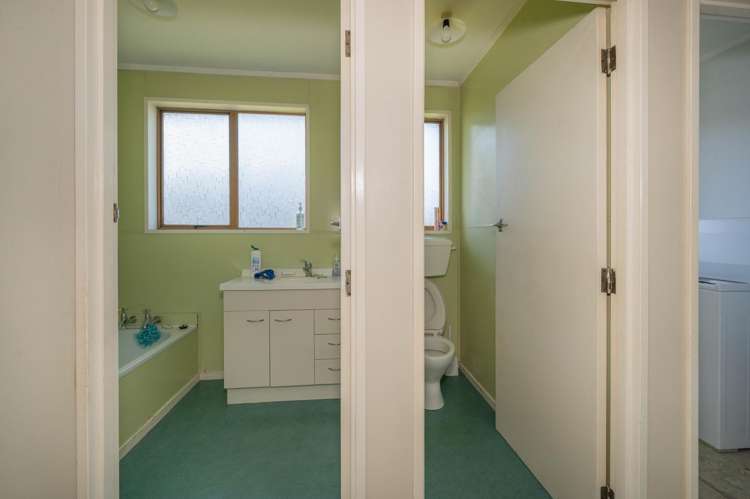 5 Esplanade Marokopa_10