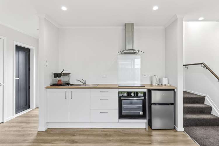 2/7 Greta Street Glenview_3