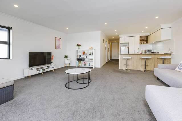 Unit 304/26 Shortfin Place Flat Bush_4