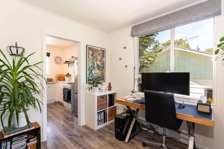 9 Cyril Way Paparangi_6