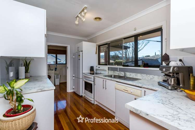 8 Coates Grove Silverstream_9