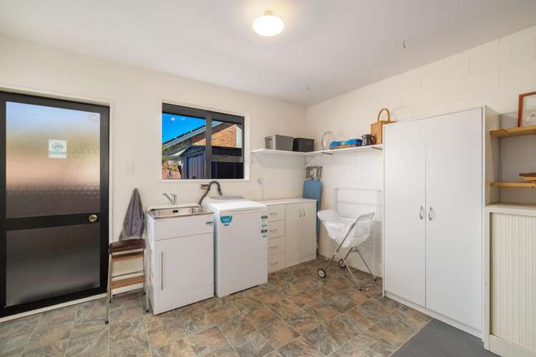 2/6 Goodall Place Redwood_12