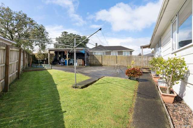 10 Castaing Crescent Te Atatu South_1