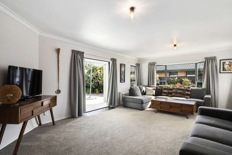 53 Olympus Way Richmond_6