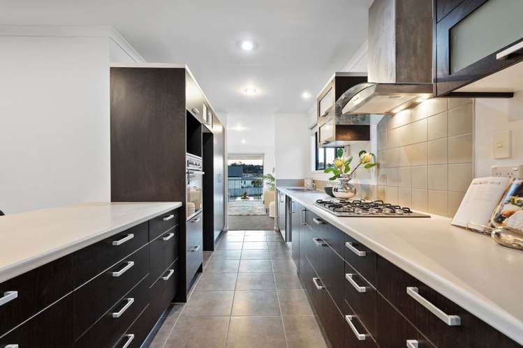 86 Fields Parade Oteha_10