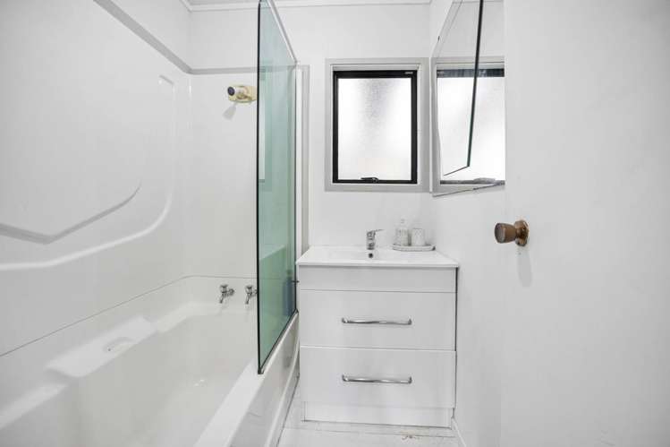 12 Kearney Place Massey_14