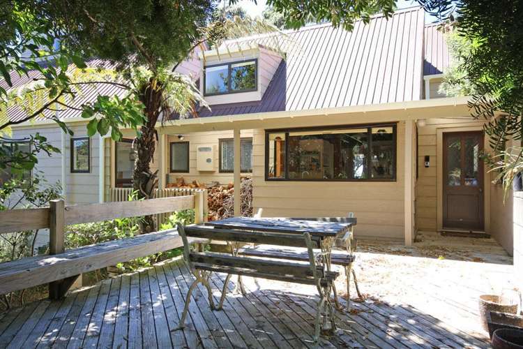 128 Oratia Place Onemana_6