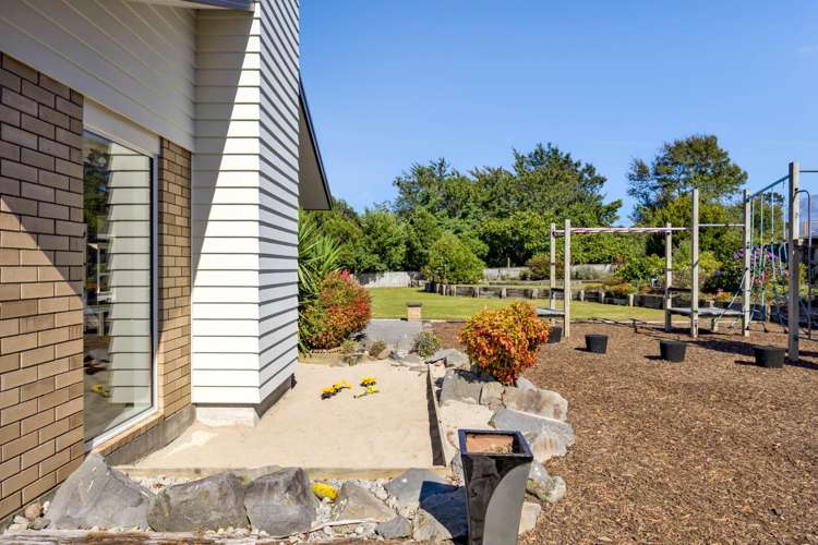 1 Elizabeth Grove Stratford_38