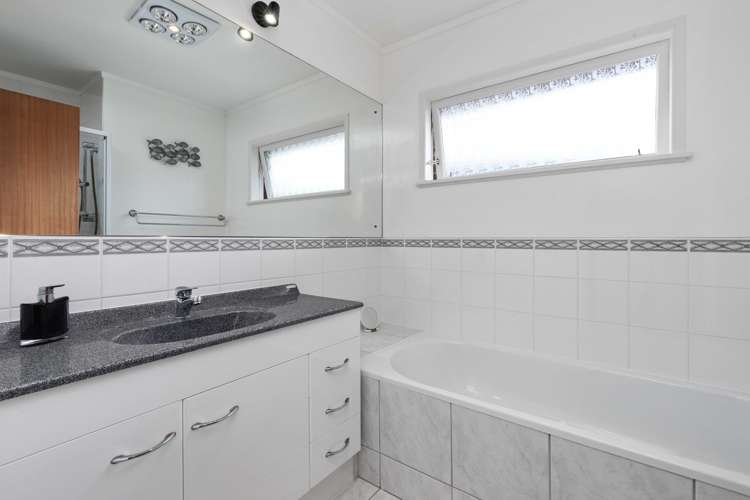 18 Lakeside Drive Pahurehure_16