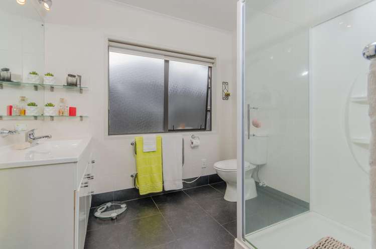 4 Caffreys Avenue Massey_12