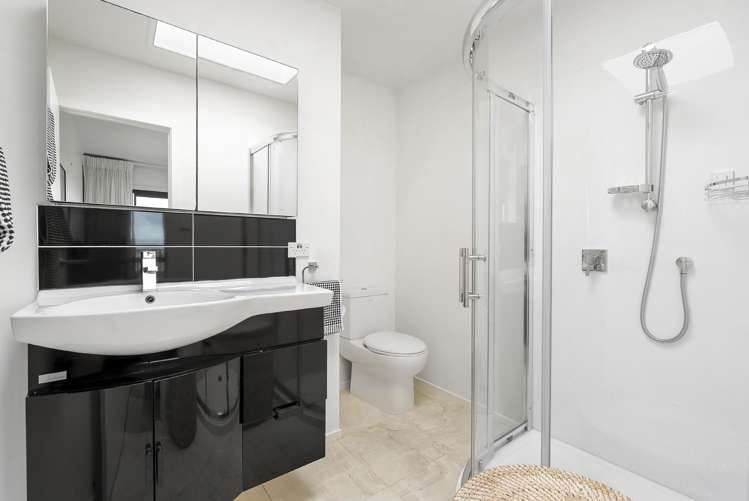 2/86 Seaview Road Castor Bay_26