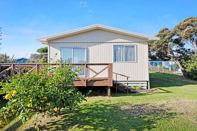 48 Norfolk Crescent Otaki Beach_1