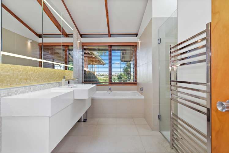 1040 River Road Queenwood_9