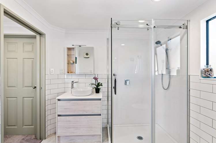 2 North Terrace Westshore_17