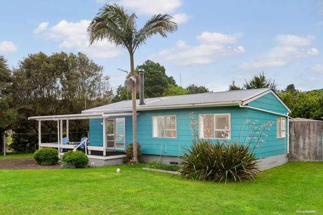 Charming Beachside Haven near Manukau Harbour