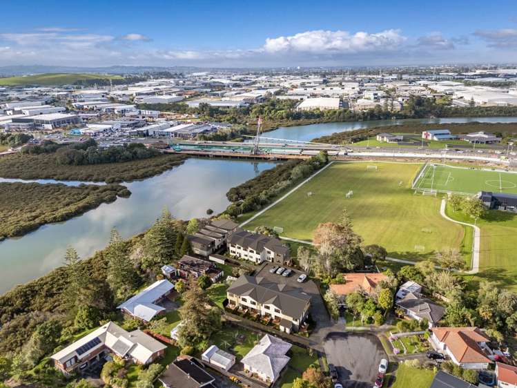 10 & 12 Wanaka Place Pakuranga Heights_15