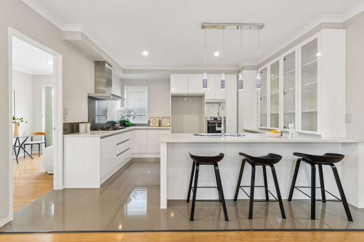 4 Sunglade Grove Flat Bush_15