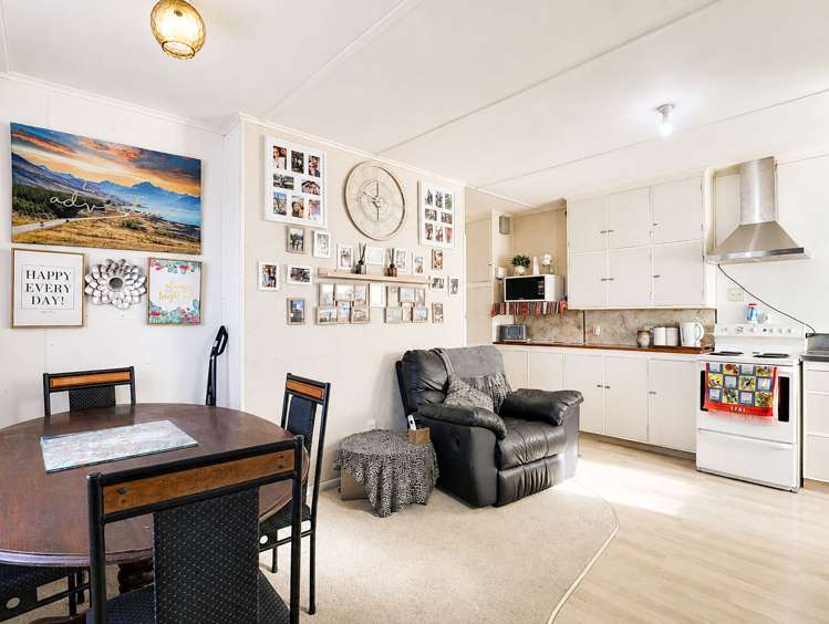 154 Clayton Road Mangakakahi_4
