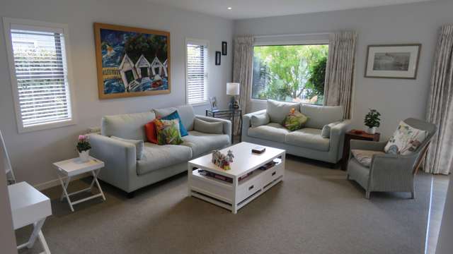 23 Chateau Crescent Rangatira Park_2