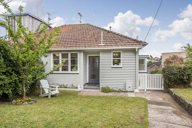 2 Knight Avenue Mount Albert_2