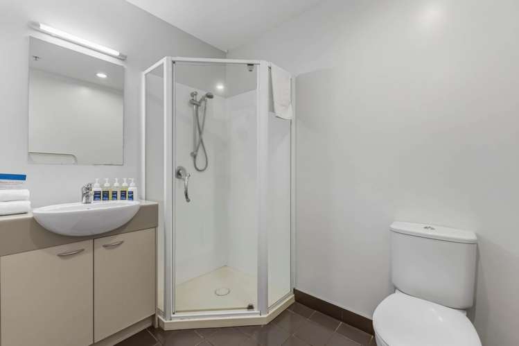 807/17 Amersham Way_4