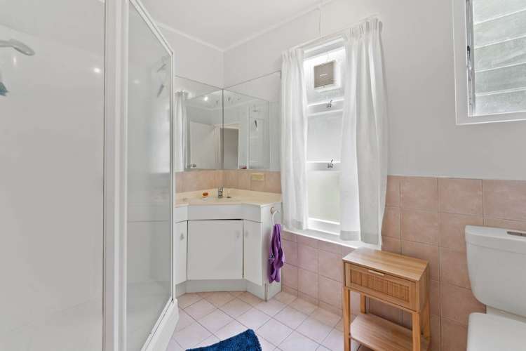 2/10 Blomfield Spa Takapuna_8