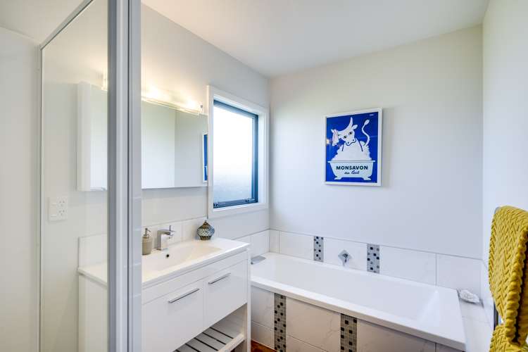 8 Anna Lane Raureka_16