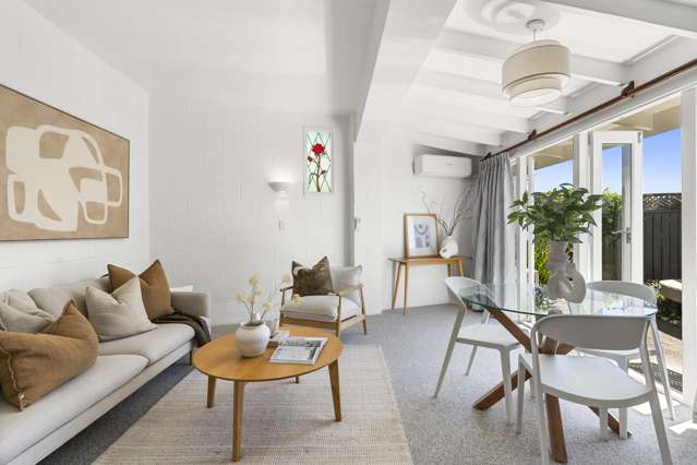 Cheltenham Living | Privacy, Garaging & Garden