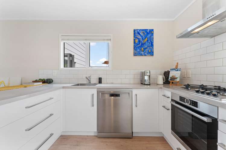 1/133 Edmonton Road Te Atatu South_14