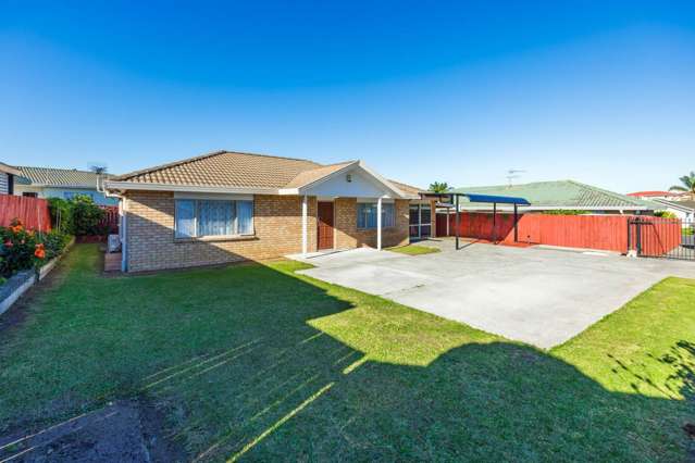 Sunny 3-Bedroom Home with Extra Living Space