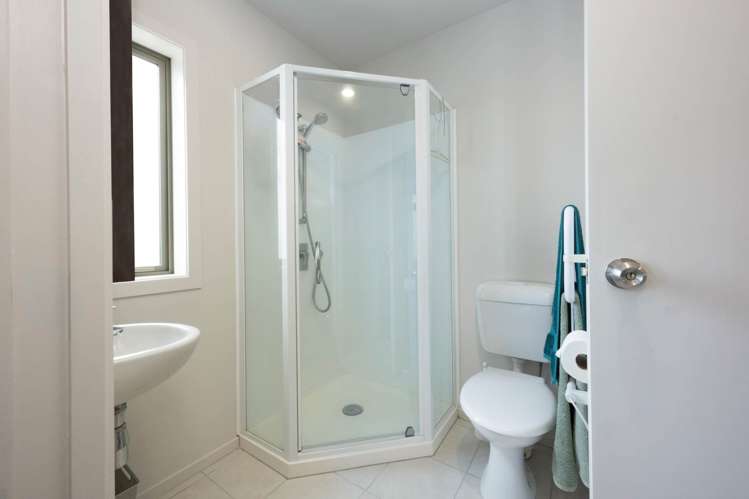 15B/21 Hunters Park Drive Three Kings_10