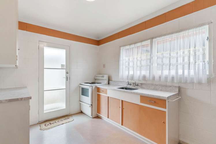 8 Kowhai Road Campbells Bay_23