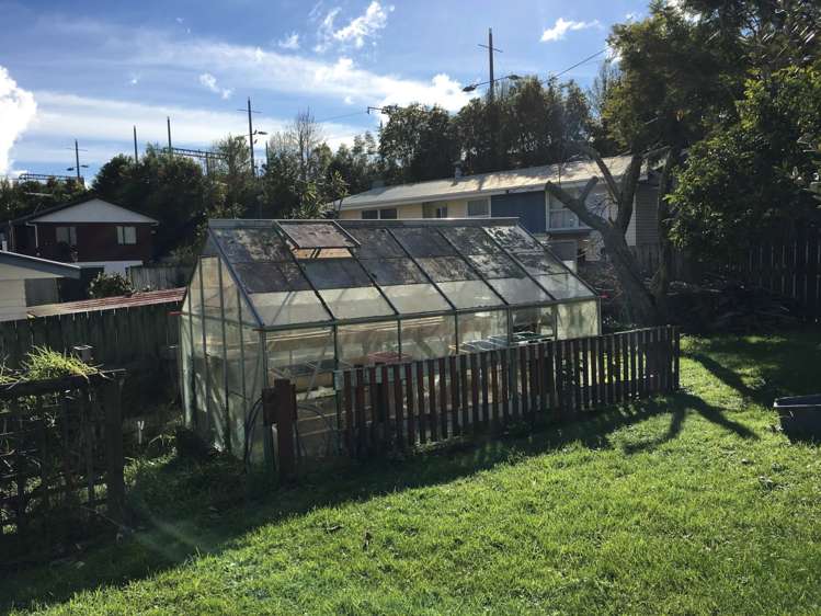 21 Fruitvale Road New Lynn_17