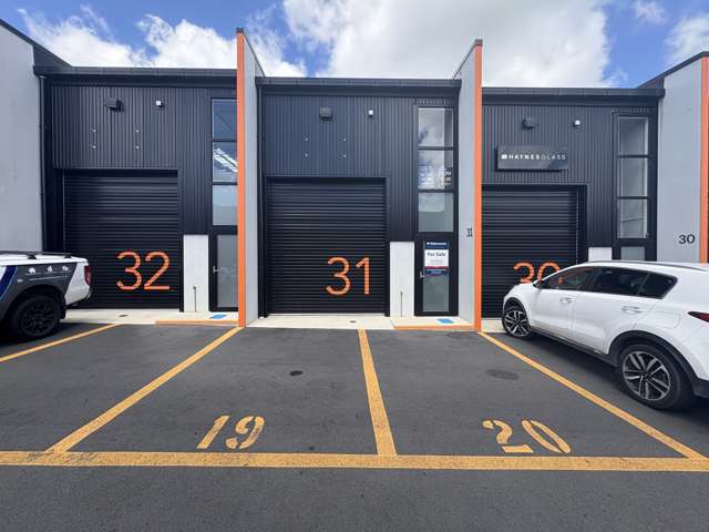 91m2 Multi-use unit with two carparks: