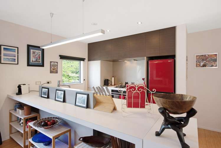 35 Saddleback Grove Karori_13